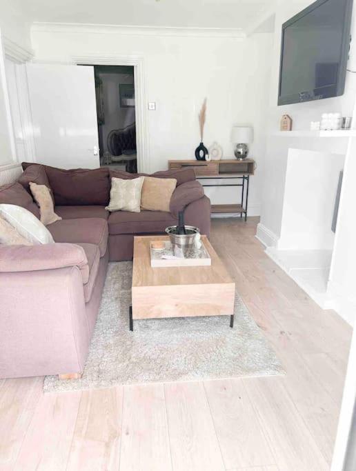 Lovely Two Bedroom Apartment, With Private Garden! Torquay Ngoại thất bức ảnh